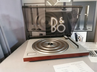 BEOGRAM 1100 TURNTABLE